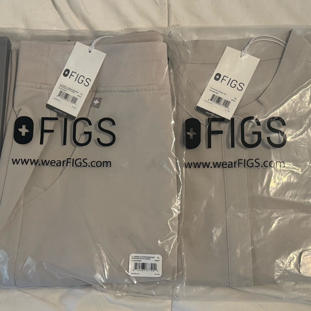NWT FIGS Scrub Set Bone Rafaela Top & Zamora Interchangeable Drawcord Pants XL - Picture 6 of 10